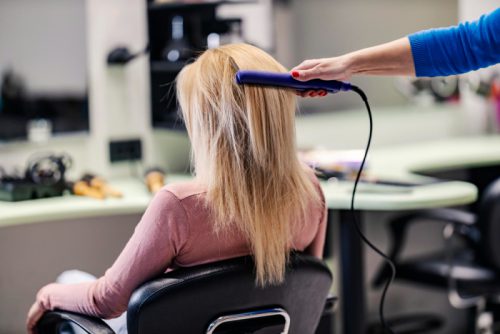 Gdzie wyposażyć swój salon w dobrej jakości produkty, dostępne w atrakcyjnej cenie?